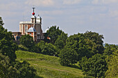 Das königliche Observatorium im Greenwich Park im Sommer; London, England.