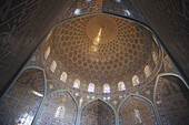 Innenraum der Scheich-Lotfollah-Moschee, Imam-Platz; Isfahan, Iran.