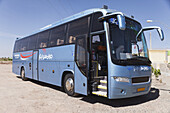 Luxuriöser Touristenbus, in der Nähe von Shiraz; Iran