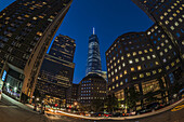 World Trade Center in der Dämmerung, Battery Park City; New York, New York City, Vereinigte Staaten von Amerika