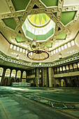 Innenraum einer Moschee; Bandar Seri Begawan, Brunei