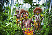 Mekeo-Stammesangehörige aus der Zentralprovinz bereiten sich auf eine traditionelle Zeremonie vor; Papua-Neuguinea