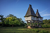 Traditionelle heilige Häuser; Bezirk Lospalmos, Timor-Leste