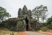 Südtor von Angkor, das Bayon Wat und Angkor Wat verbindet; Siem Reap, Kambodscha