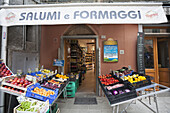 Ein uriger Lebensmittelladen; Vernazza, Italien