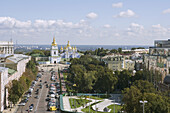 Das Michaeliskloster vom Glockenturm der Sophienkathedrale aus gesehen; Kiew, Ukraine
