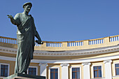 Statue des Herzogs von Richelieu an der Spitze der Potemkinschen Treppe; Odessa, Ukraine.