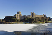 Pembroke Castle im Winter; Pembrokeshire, Wales