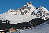 Die Gipfel der Bischofsmütze im Skigebiet in den österreichischen Alpen; Filzmoos, Österreich