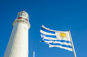 Leuchtturm von La Paloma mit Flagge; Uruguay
