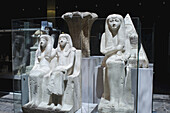 Ägyptische Statuen von Männern und Frauen, Ägyptisches Museum; Turin, Piemont, Italien