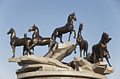 Statue der Akhal-Tekke-Pferde; Aschgabat, Turkmenistan