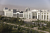 Regierungsgebäude aus weißem Marmor; Aschgabat, Turkmenistan.