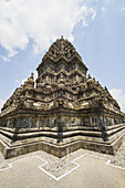 Brahma-Tempel, vom Shiva-Tempel aus gesehen, aus dem 9. Jahrhundert, Prambanan-Tempelanlagen, Zentral-Java, Indonesien