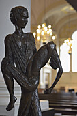 Opfer von Ungerechtigkeit und Gewalt, Statue von Chaim Stephenson, St Martin In The Fields Church; London, England.