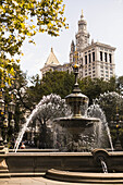 Park mit Springbrunnen; New York City, New York, Vereinigte Staaten Von Amerika