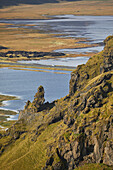 Zerklüftete Landschaft auf der Insel Dyrholaey, nahe Vik, Südisland; Insel Dyrholaey, Island.