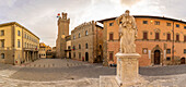 Blick auf den Palazzo dei Priori vom Dom von Arezzo aus, Arezzo, Provinz Arezzo, Toskana, Italien, Europa