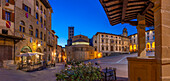 Blick auf die Architektur der Piazza Grande in der Abenddämmerung, Arezzo, Provinz Arezzo, Toskana, Italien, Europa