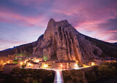 Rocher de la Baume, Sisteron Felsen bei Sonnenaufgang, Sisteron, Alpes-de-Haute-Provence, Provence-Alpes-Cote d'Azur, Provence, Frankreich, Europa