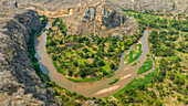 Luftaufnahme der hufeisenförmigen Biegung des Rio Cubal Canyon, Angola, Afrika