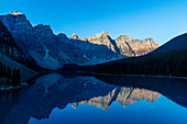 Sunrise at Lake Moraine, Banff National Park, UNESCO World Heritage Site, Alberta, Rocky Mountains, Canada, North America