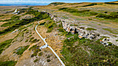 Luftaufnahme des in Buffalo Jump zerschlagenen Kopfes, UNESCO-Welterbestätte, Alberta, Kanada, Nordamerika