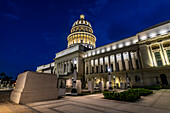 Nachtaufnahme des Parlaments von Havanna, Kuba, Westindische Inseln, Mittelamerika
