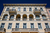 Gebäude mit Balkon, Altstadt, Porec, Kroatien, Europa