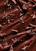 Schokoladenglasur mit Schokoladenstückchen