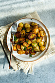 Roasted spring potato with fresh dill herb and raw vegetable salad served in the bowl
