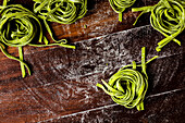 Frische hausgemachte grüne Spinat-Tagliatelle
