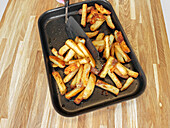 Turning chips on a baking tray