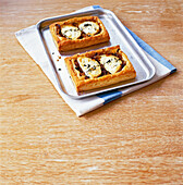 Small onion tartes with goat cheese