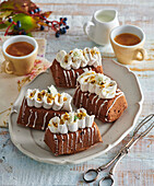 Small spice cake with whipped cream