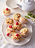 Raspberry muffins with quark filling and crumble