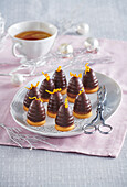 Chocolate beehives with orange jelly