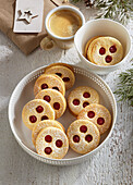 Linzer biscuits with redcurrant jelly