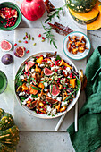 Kürbis-Quinoa-Salat mit Feigen und Granatapfel