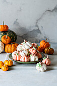 Pumpkin-shaped meringues