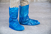 Poultry biosecurity shoe covers