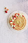 Strawberry and pistachio wrap cake