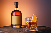 Whisky in Flasche und Glas