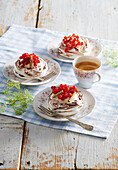 Mini Pavlovas with red currant + steps