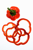 Rote Paprika auf weißem Hintergrund