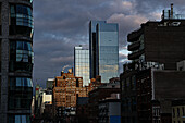 Stadtbild mit dramatischem Himmel, Blick vom Stadtteil Chelsea nach Norden, New York City, New York, USA