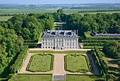Frankreich, Val d'Oise, Naturpark Vexin, Chaussy, Landgut Villarceaux, das Schloss aus dem 18. Jahrhundert (Luftaufnahme)