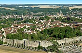 Frankreich, Seine et Marne, Provins, von der UNESCO zum Weltkulturerbe erklärt, die Oberstadt und die Stadtmauern (Luftbild)