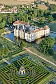 Frankreich, Saone et Loire, Cormatin, das Schloss (Luftaufnahme)