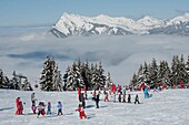 Frankreich, Haute Savoie, Massiv Chablais, Samoens, Grand Massif, auf der Saix-Hochebene Kinderskikurse